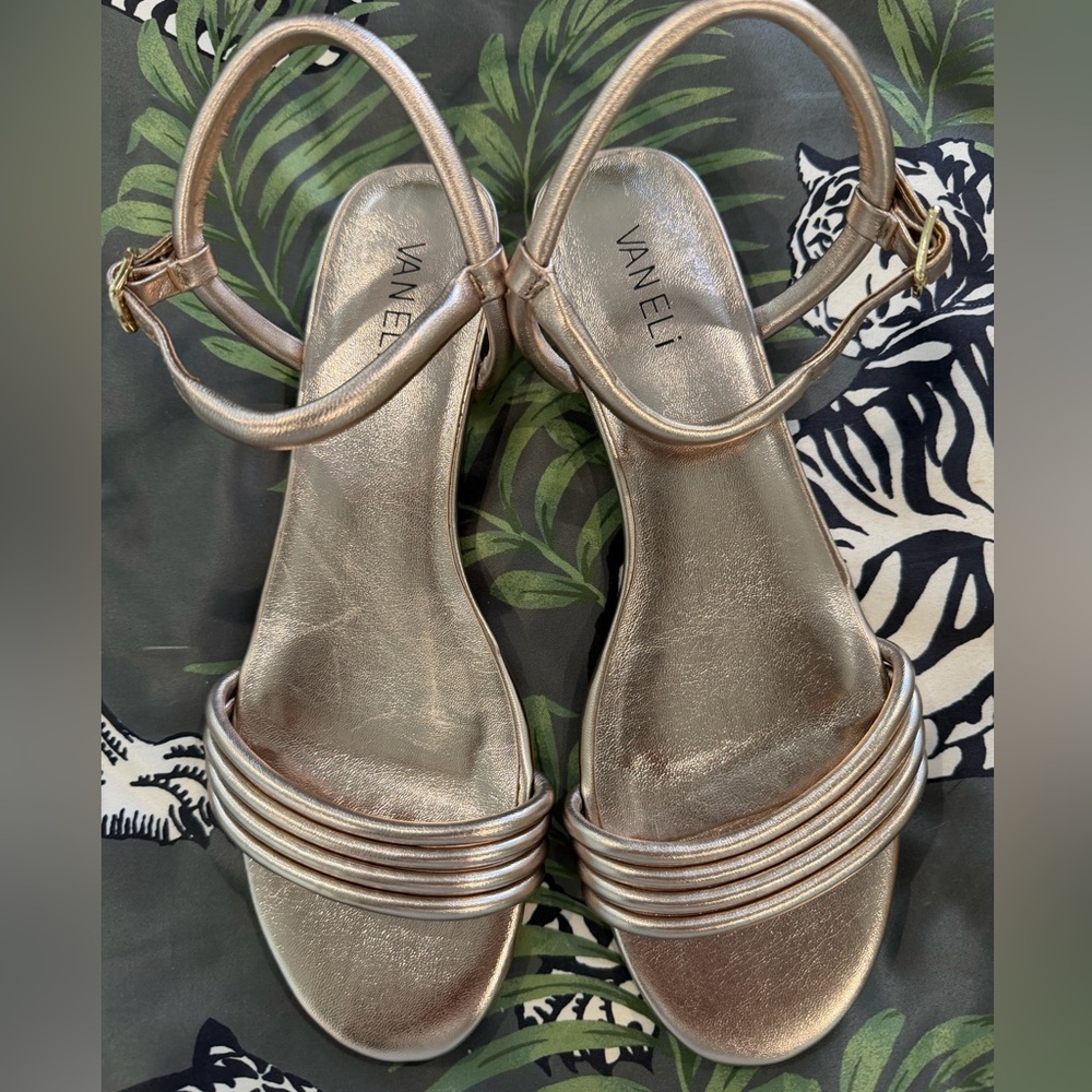 Vaneli Women's Gold Sandals 8.5 M, NEW